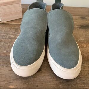 Seavees women’s suede slip on Huntington Middie. Size 8. Like new